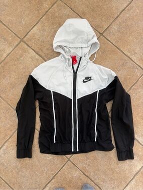 Nike White Windbreaker Jacket with Black Trim
